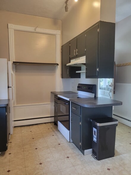 Kitchen - 405 E Main St