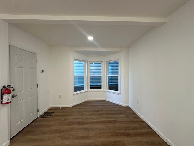 Building Photo - 27 Joyce Kilmer Ave