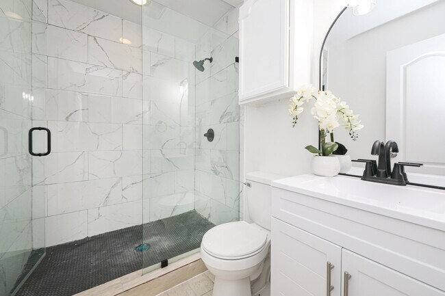 Building Photo - 1000 Ranchway Dr