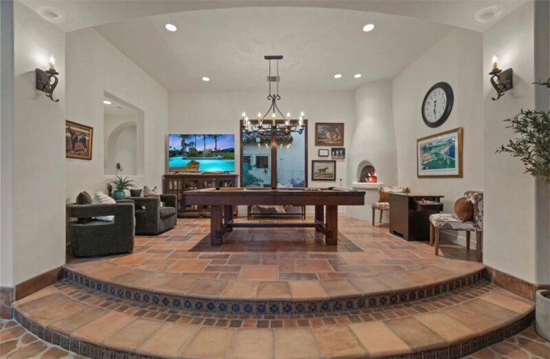 Building Photo - 56145 Village Dr