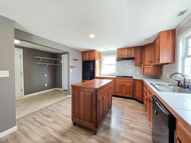 Building Photo - 25711 Delmar Rd