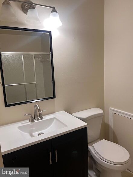 Building Photo - 13 Dinsdale Ct
