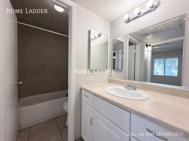 Building Photo - 501 E 8th Ave