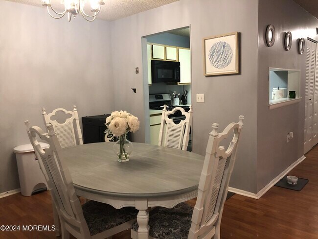 Building Photo - 106 Daffodil Dr