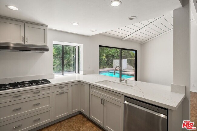 Building Photo - 2952 Bottlebrush Dr