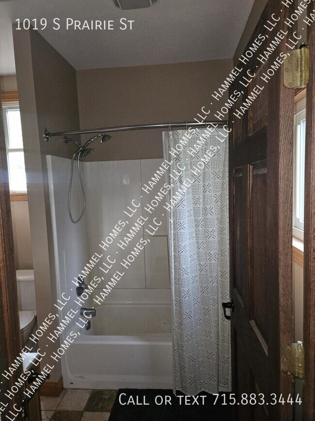 Building Photo - 1019 S Prairie St