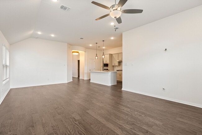 Building Photo - Beautiful 5 bedroom, 3 bathroom home in Buda!!!