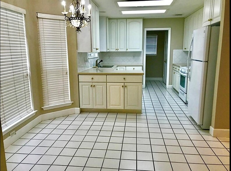 Breakfast Area - 17414 Ivy Brook Ct