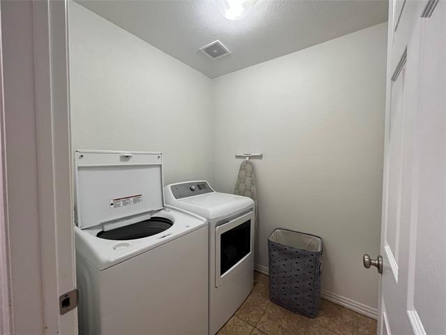 Building Photo - 3571 Cromart Ct S