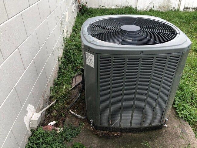 Building Photo - 127 Toluca Dr