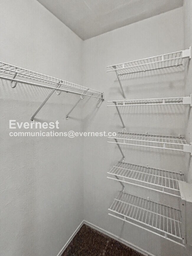 Building Photo - 3 Bed/2.5 Bath Home with Garage / Pet-Friendly / Coming Soon!