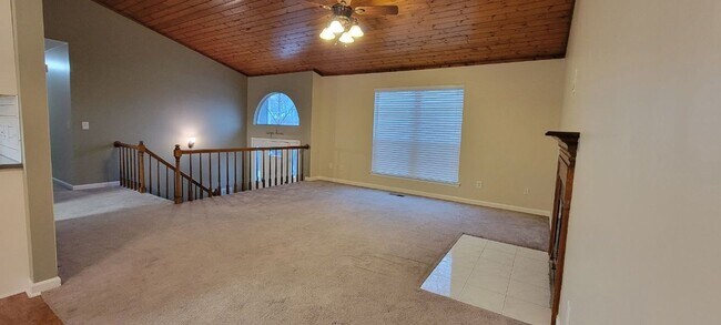 Building Photo - Recently Renovated!!Beautiful 4BR home.