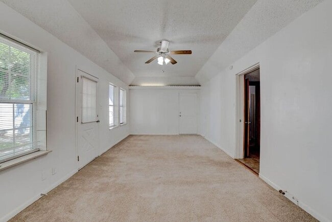 Building Photo - 2 Bedroom 2 Bath Home Near TU!