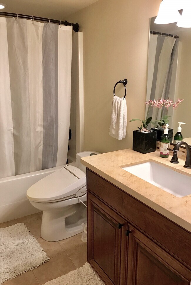 bath - 10327 Sand Point Way NE