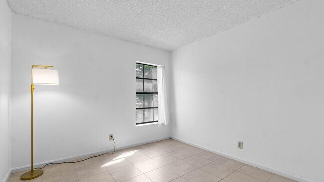 Building Photo - 2900 Olivewood Terrace