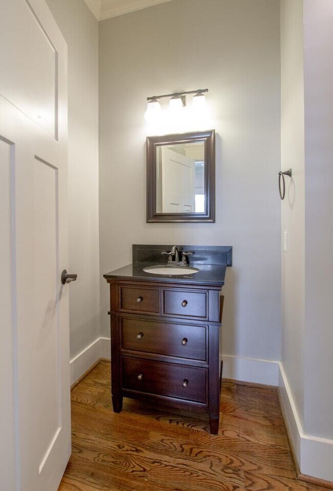 Building Photo - Stunning 4 Bedroom / Amazing Location / Fenced in Backyard / Beautiful Covered Front Porch