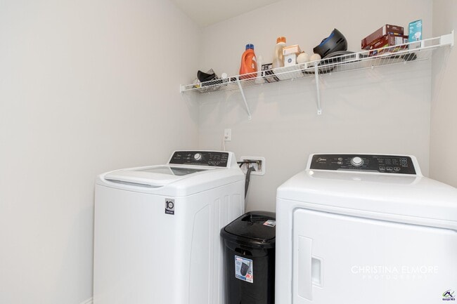 Building Photo - 214 Creek Ridge Dr