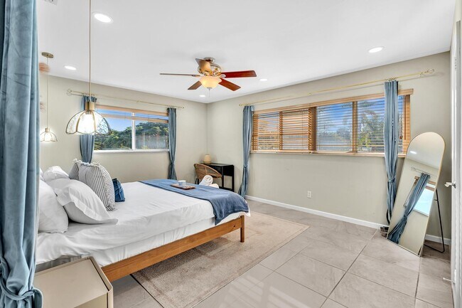 Building Photo - 3450 NE 19th Ave