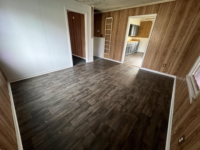 Building Photo - 398 Sunset Dr