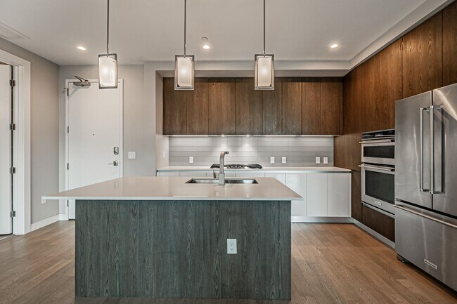 Building Photo - LUX 1BD, 1.5BA Lakehouse Condo with Balcony