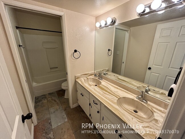 Building Photo - 2 Bed / 1 Bath, Glendale unit on the Bella...