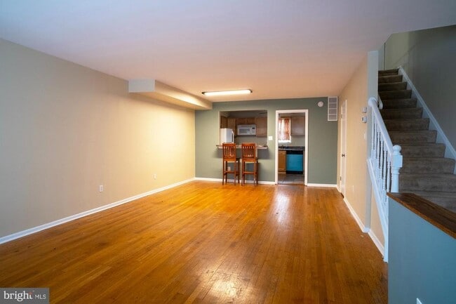 Building Photo - 933 Elm Rd