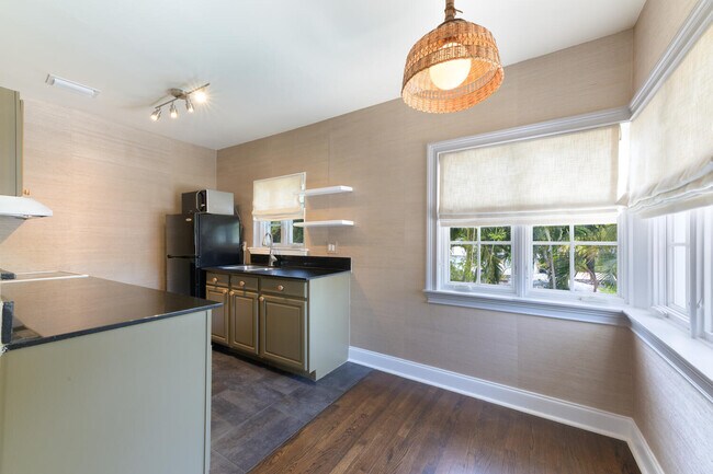 Building Photo - 123 N Palmway