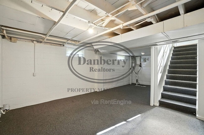 Building Photo - 1126 Searles Rd