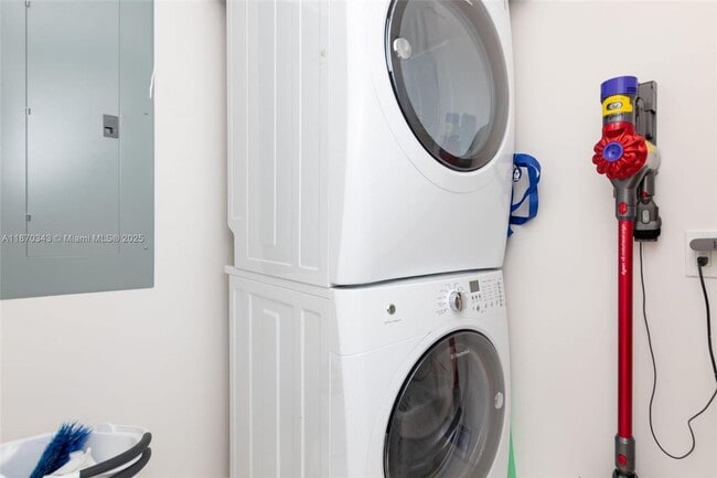 Building Photo - 2101 S Surf Rd