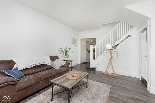 Building Photo - 1432 Sturm Ave