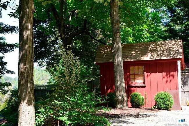 Building Photo - 67 Lake Lillinonah Rd N