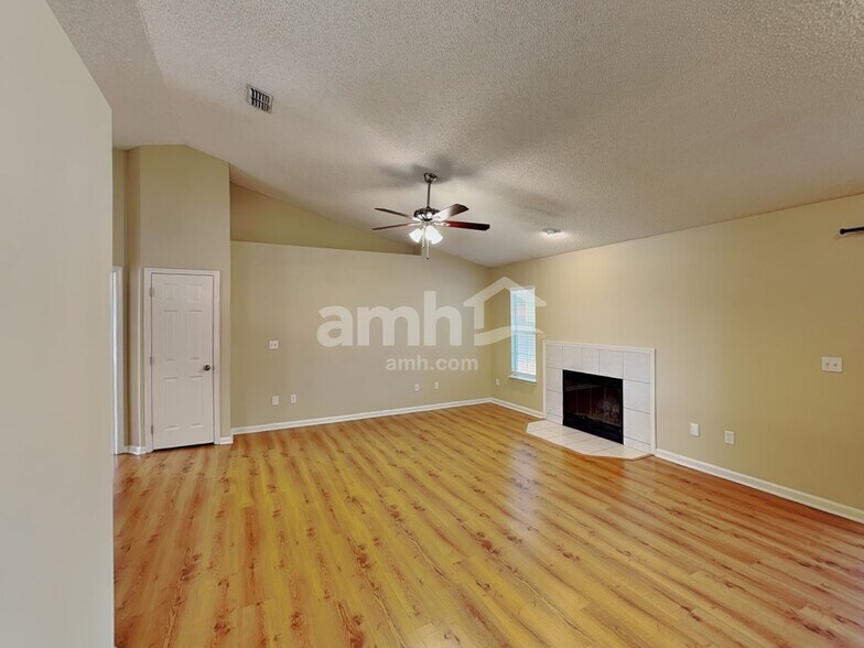 Building Photo - 578 Prindle Dr E