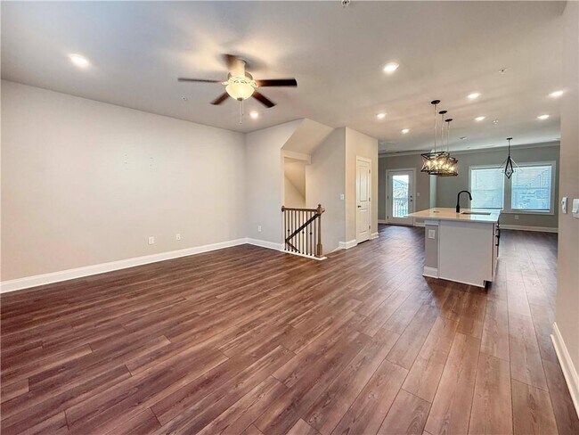 Building Photo - 732 Mulberry Walk