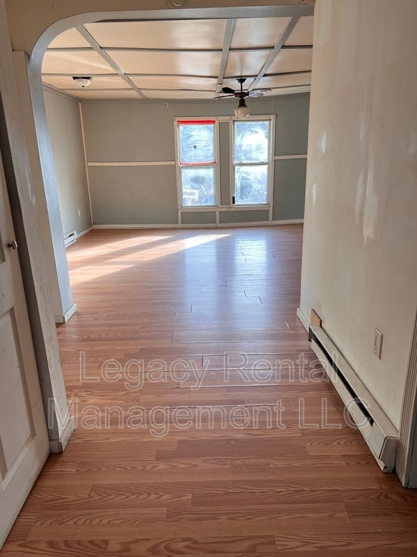 Building Photo - 4 Broad St