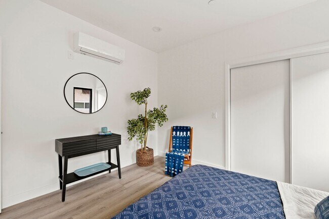 Building Photo - Stunning brand new construction, modern lu...