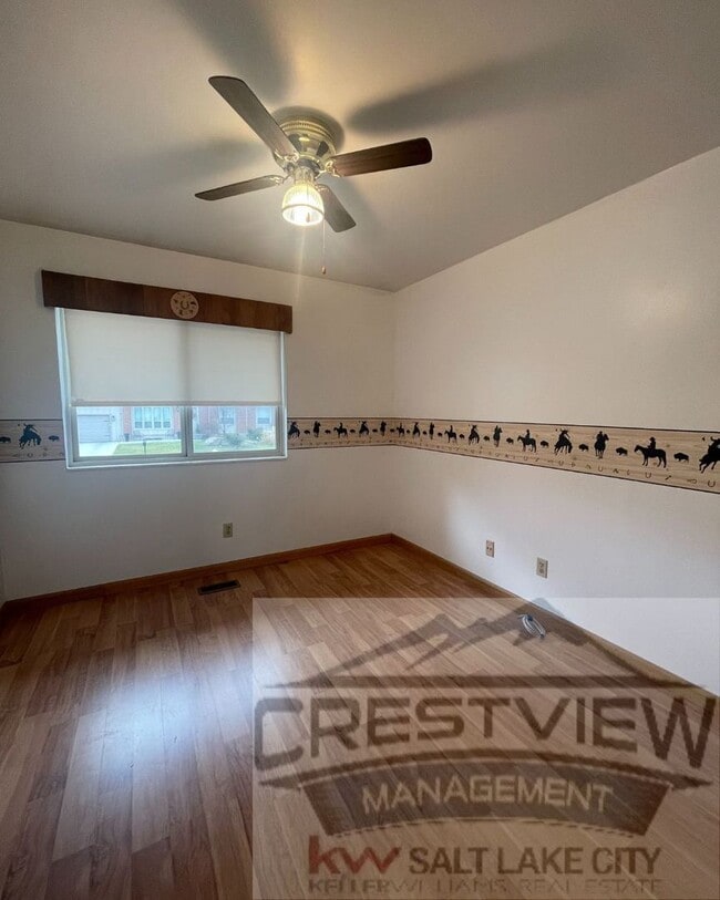 Building Photo - Charming East Sandy Home in a Prime Location