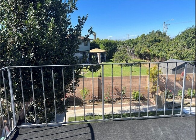 Building Photo - 10485 La Sombra Ave