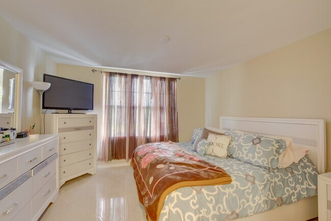 Building Photo - 15035 Michelangelo Blvd