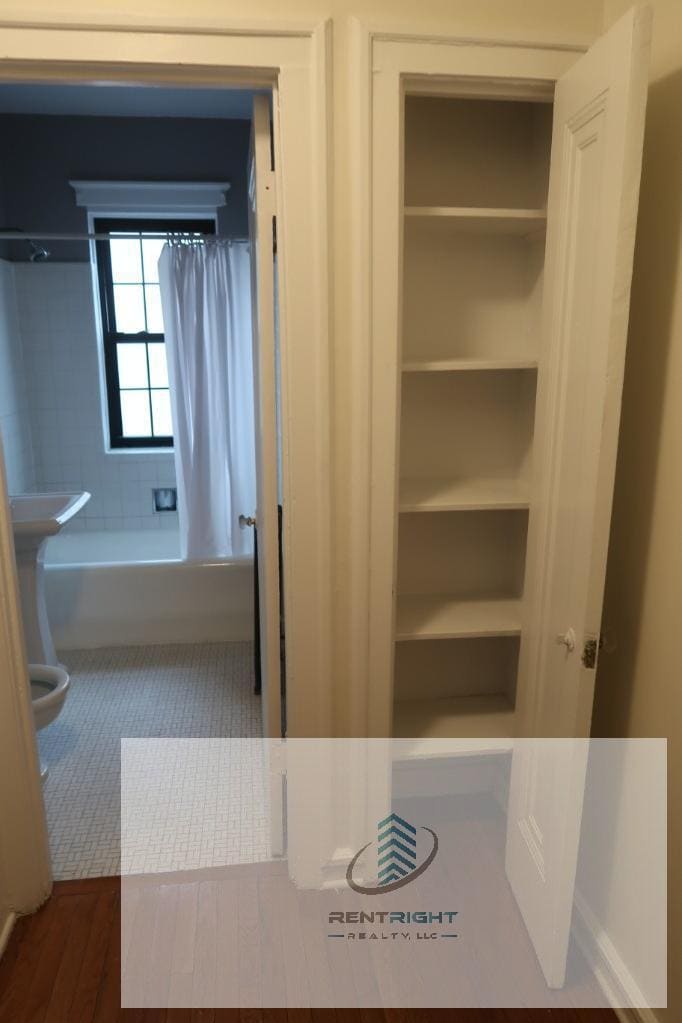 Building Photo - 426 W Briar Pl