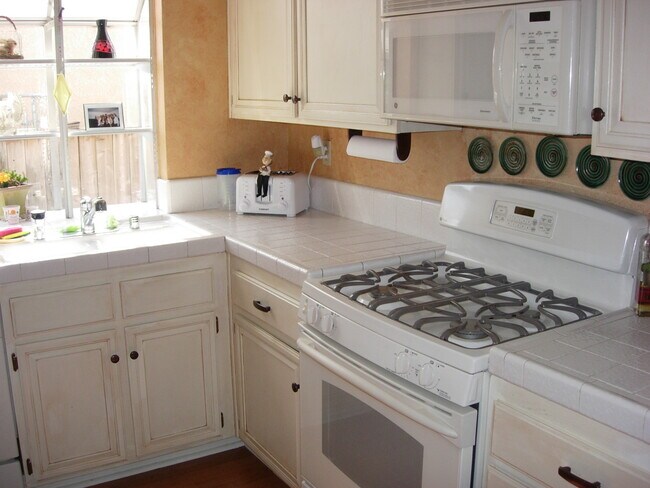 Kitchen - 10750 Spyglass Dr