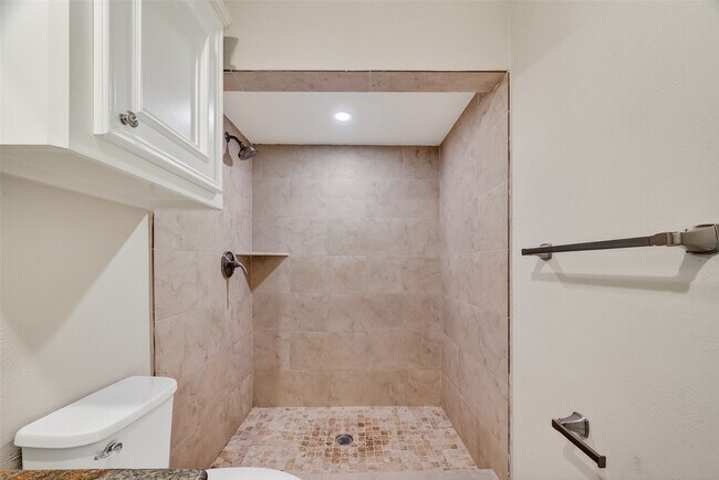 Building Photo - 14238 Pinewest Dr