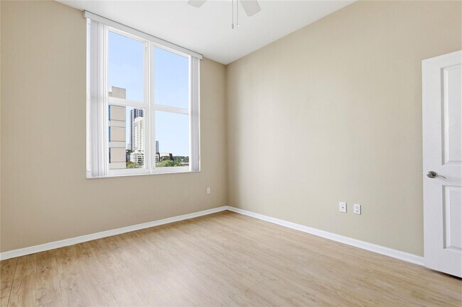 Building Photo - 511 SE 5 Ave