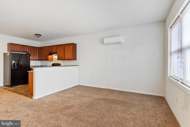 Building Photo - 316 Bridge St