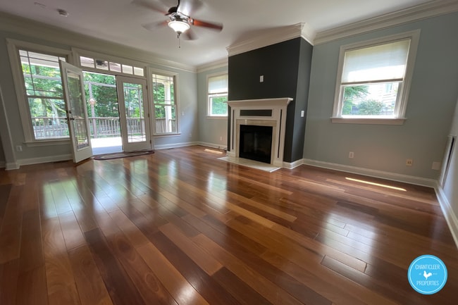 Building Photo - 8105 Last Oak Ct