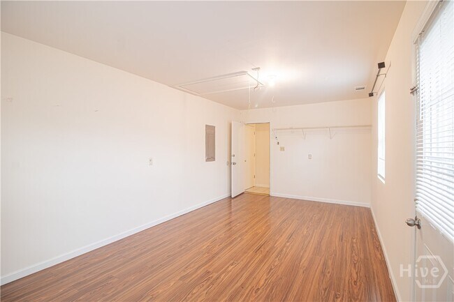 Building Photo - 148 Country Walk Cir