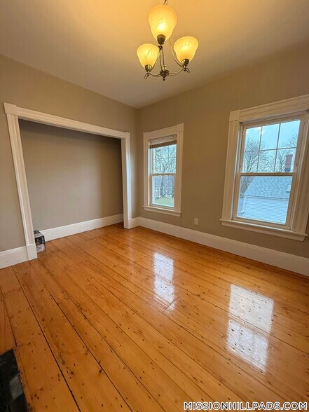 Building Photo - 75 Munroe St