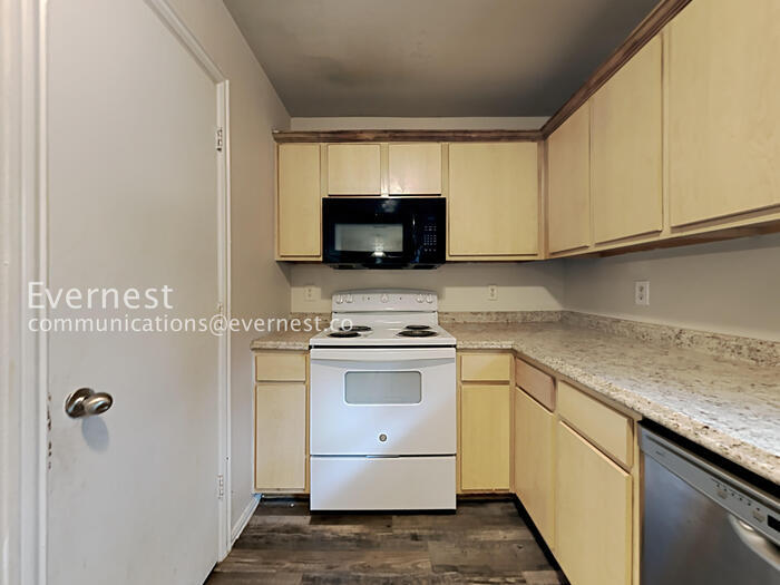 Building Photo - 320 Ezekial Ave