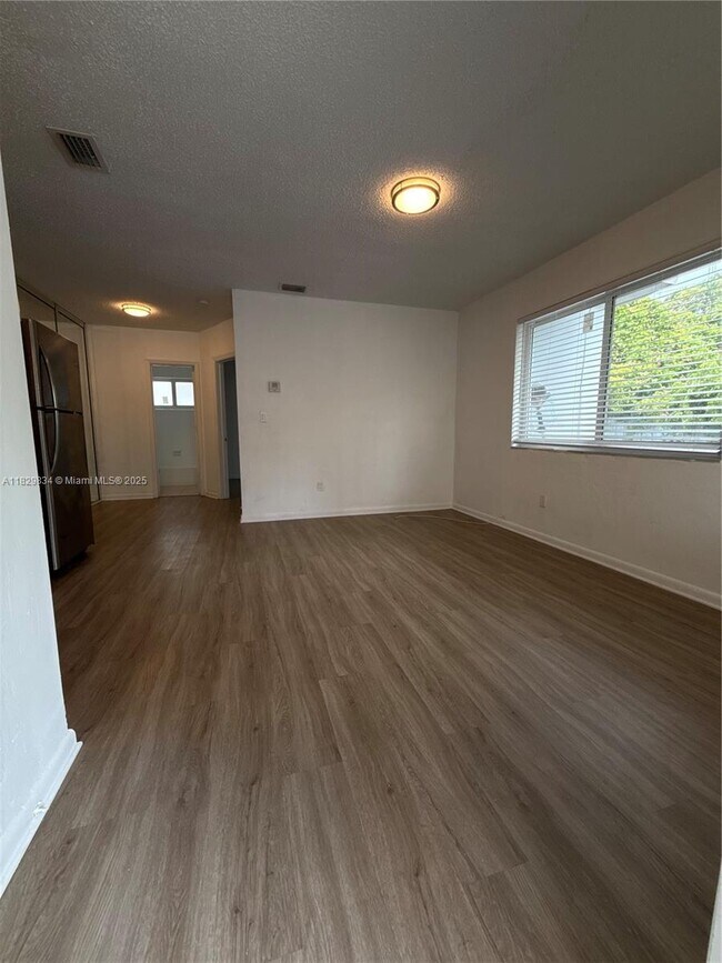 Building Photo - 5515 NW 6th Pl