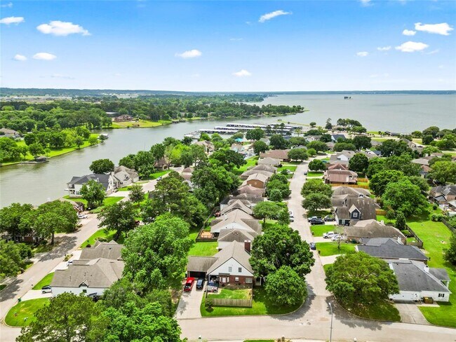 Building Photo - 6894 Stillwater Dr