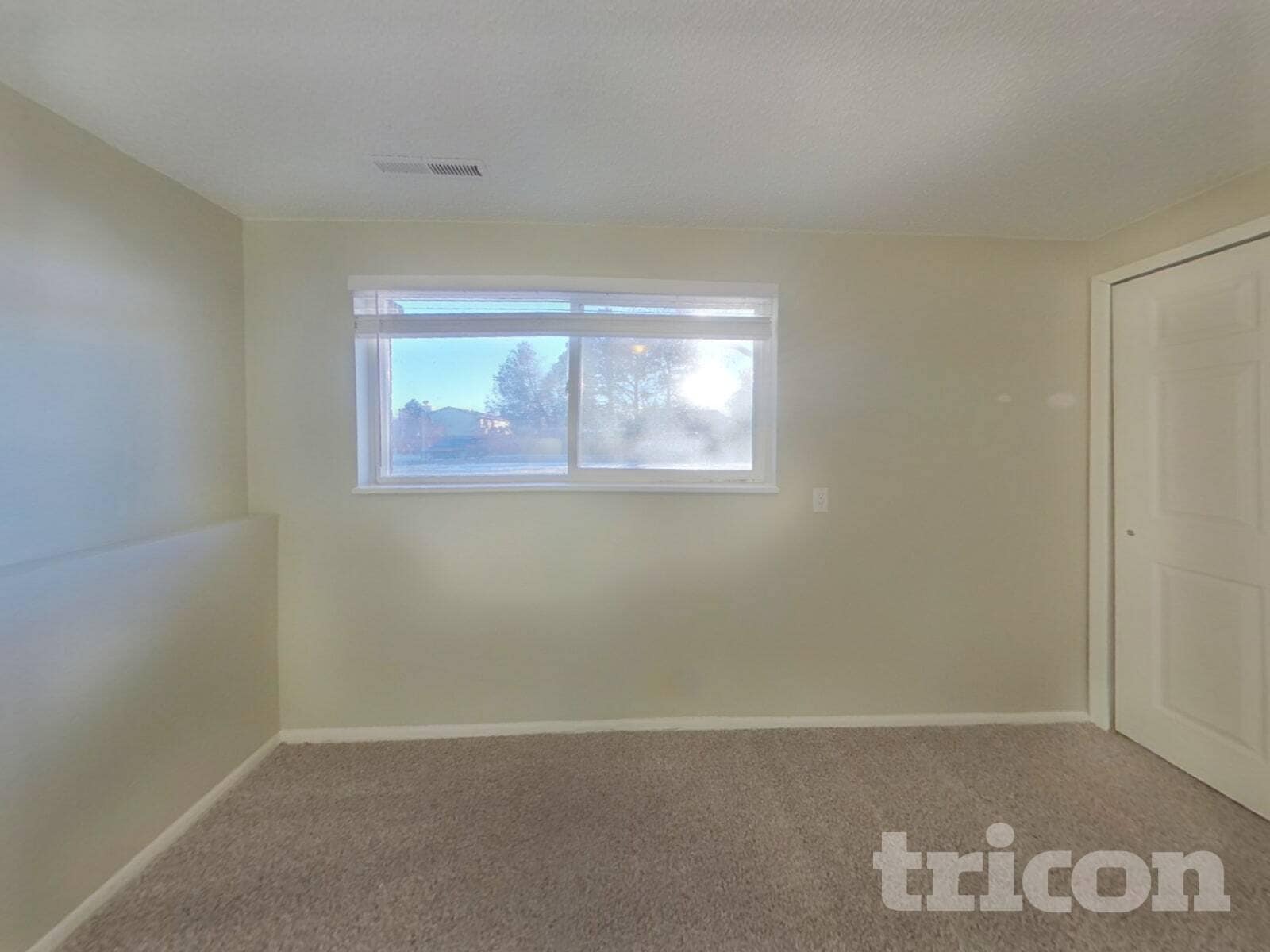 Building Photo - 4985 Montebello Dr